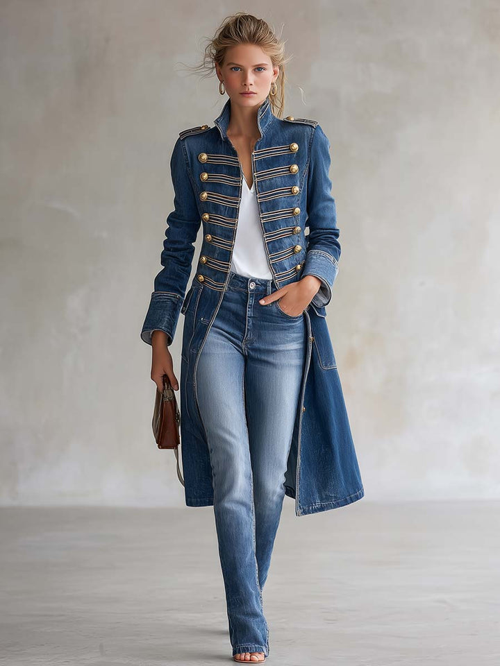 Cappotto Lungo di Jeans Sciancrato in Stile Militare con Bottoni Dorati