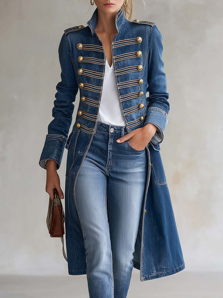 Cappotto Lungo di Jeans Sciancrato in Stile Militare con Bottoni Dorati
