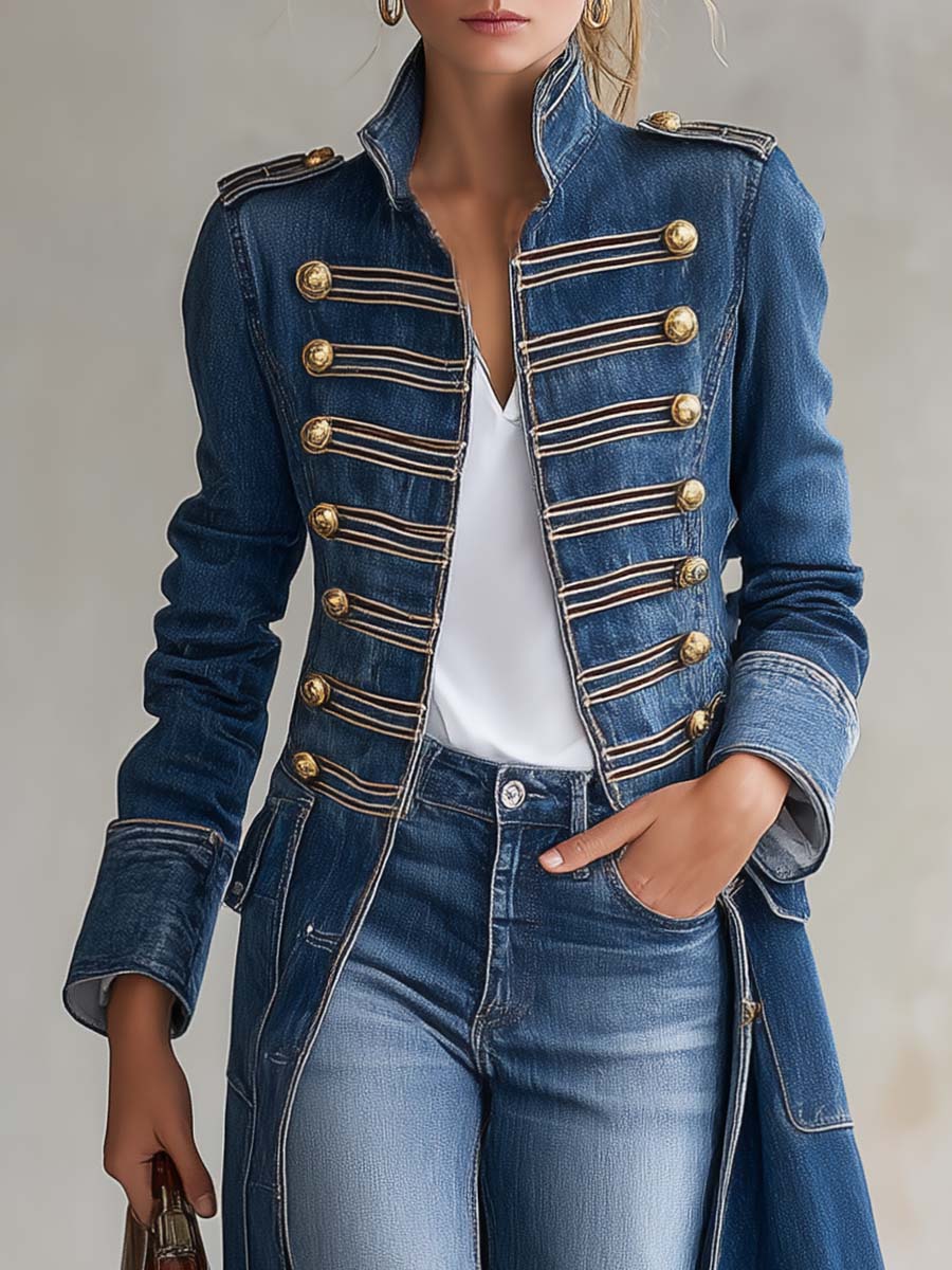 Cappotto Lungo di Jeans Sciancrato in Stile Militare con Bottoni Dorati