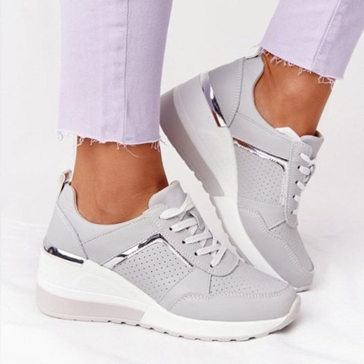 SNEAKERS PERFORATE CON TACCO COMPENSATO PER DONNE