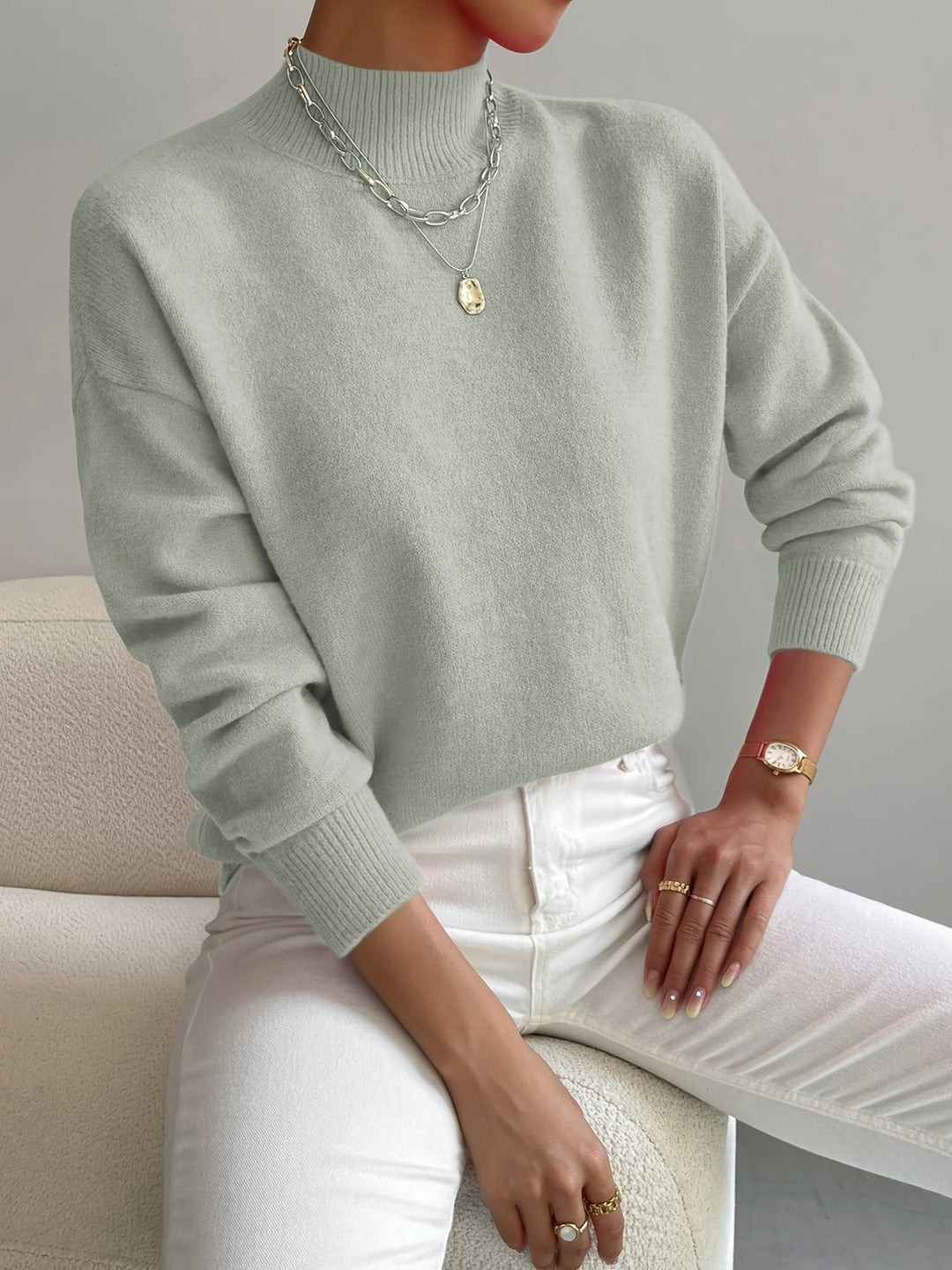 Elegante Maglione Donna a Collo Alto con Taglio Dritto