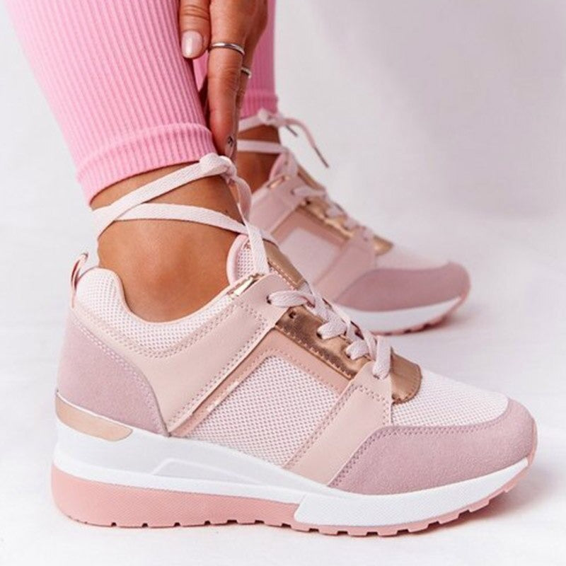SNEAKERS PERFORATE CON TACCO COMPENSATO PER DONNE
