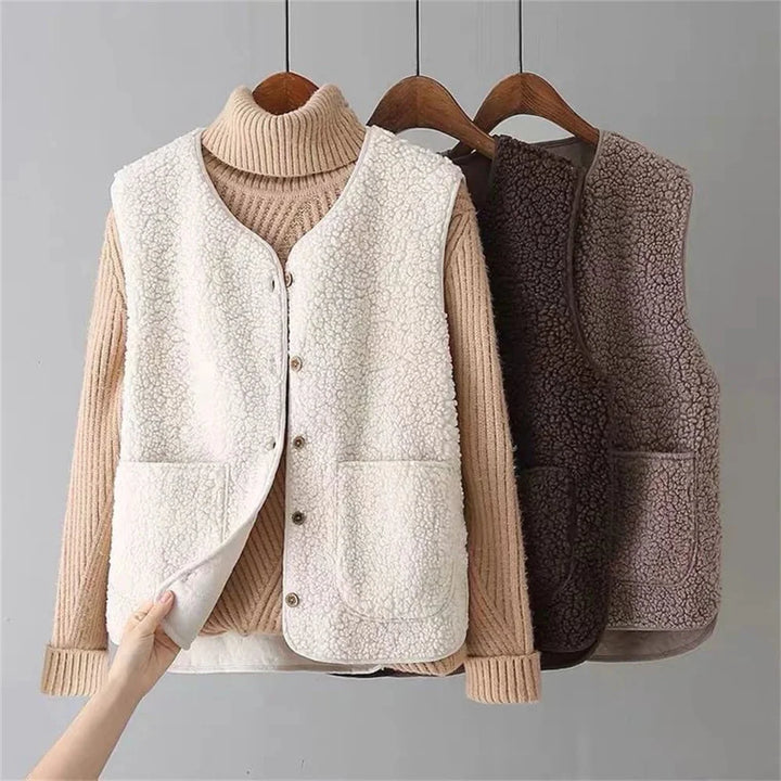 Gilet sherpa da donna con scollatura a V e bottoni e tasche a toppa