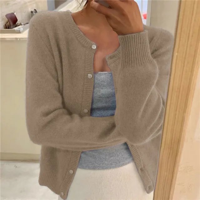 Cardigan da donna in maglia morbida con bottoni e scollo rotondo